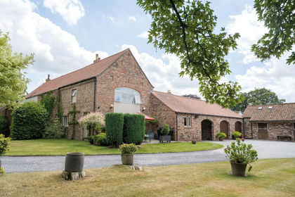 13 acres of House with Land for sale in Thornton-le-Clay