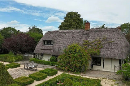 1.6 acres of Cottage for sale in Ludgershall