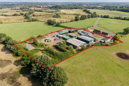 5.4 acres of Farmhouse for sale in Hampton in Arden