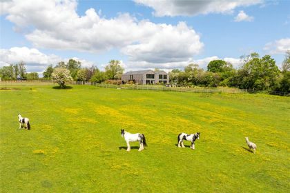 10.4 acres of Barn Conversion for sale in Great Horwood