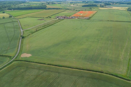 163.8 acres of Farm for sale in Harthill with Woodall