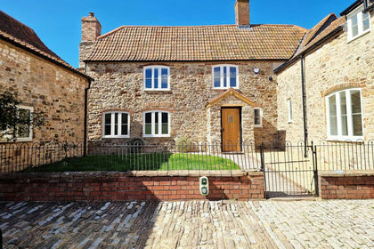 2 acres of Farmhouse for sale in Almondsbury