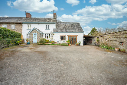 1 acre of Cottage for sale in Brecon
