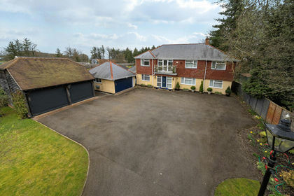 2.5 acres of House with Land for sale in Aldermaston