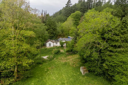 4 acres of Cottage for sale in Llandysiliogogo