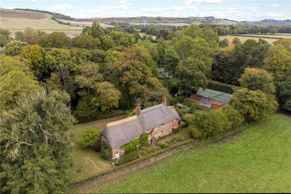 1 acres of Cottage for sale in Wilcot, Huish and Oare