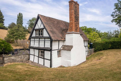 2 acres of Cottage for sale in Berrow