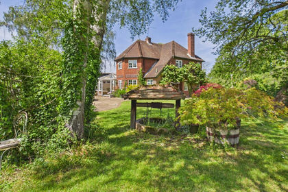 1.9 acres of House with Land for sale in Odiham