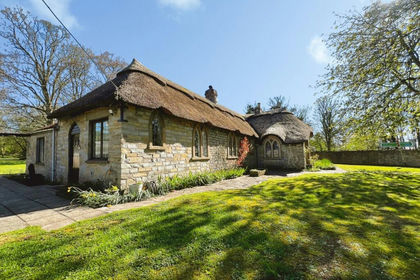 1.8 acres of Cottage for sale in Bawdrip