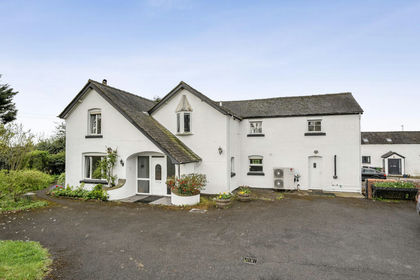 4 acres of House with Land for sale in Oswestry Rural