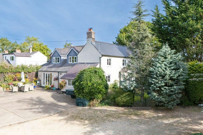 4.9 acres of House with Land for sale in Oswestry Rural