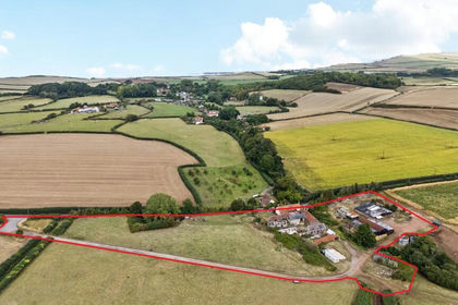 5.5 acres of Farmhouse for sale in East Quantoxhead