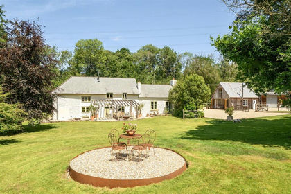 22 acres of Farmhouse for sale in Hawkchurch