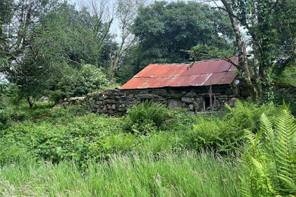 12.5 acres of Derelict property for sale in Dolbenmaen