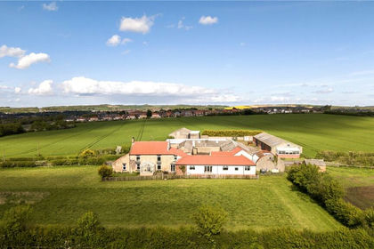3.4 acres of Farmhouse for sale in Hetton