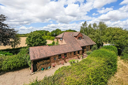 1.5 acres of House with Land for sale in Pluckley