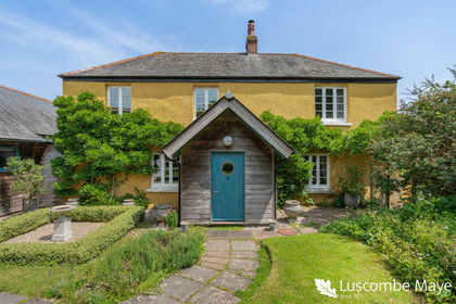 6.3 acres of Farmhouse for sale in Aveton Gifford