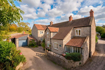 2.4 acres of House with Land for sale in Pilton