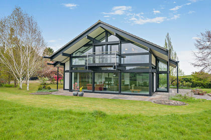 1.5 acres of House with Land for sale in Stoke Lacy