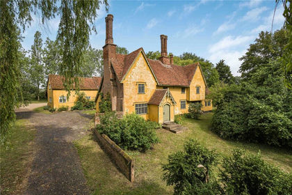 3.6 acres of Farmhouse for sale in Long Melford