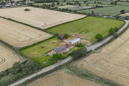 4.1 acres of House with Land for sale in Isycoed
