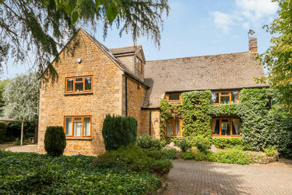 1 acres of House with Land for sale in Deddington