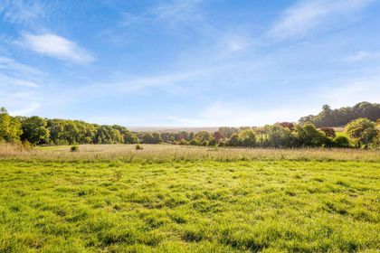 13.5 acres of Farmhouse for sale in Worldham