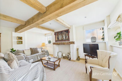Barn Conversion for sale in Shirley