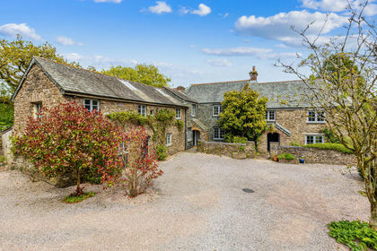 3.9 acres of Farmhouse for sale in Halwell and Moreleigh