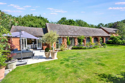 Barn Conversion for sale in Twyning