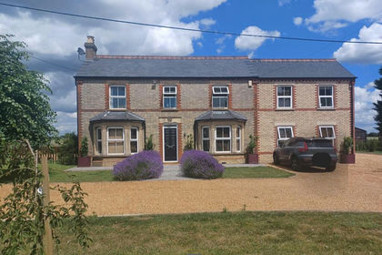 9.5 acres of House with Land for sale in Upwell