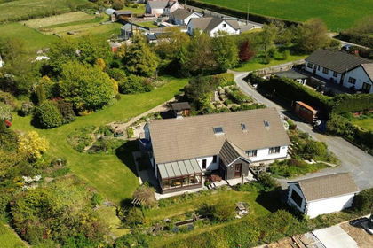 1 acre of House with Land for sale in Llanllwni