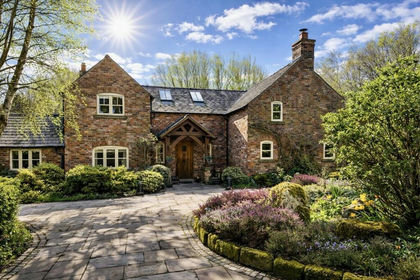 20 acres of Farmhouse for sale in Henbury