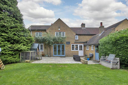 2.5 acres of Land for sale in Cobham