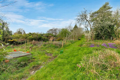 1 acre of Cottage for sale in Compton Dando