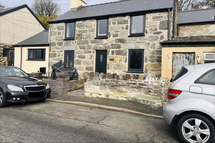 Land for sale in Llanllyfni