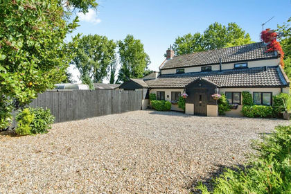 1 acre of Cottage for sale in Norton Subcourse
