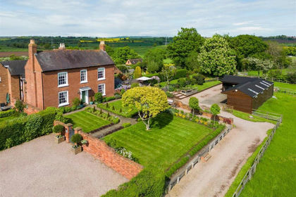 7 acres of Equestrian property for sale in Dodford with Grafton