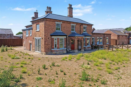 1 acre of House with Land for sale in Stoke Bardolph
