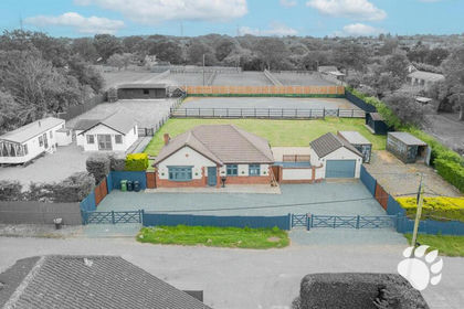 1 acre of House with Land for sale in Bowers Gifford and North Benfleet
