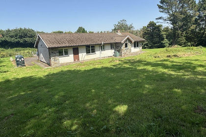11 acres of House with Land for sale in Lanivet