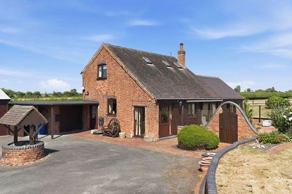 8 acres of House with Land for sale in Edingale