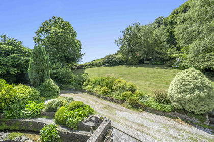 3.5 acres of Farmhouse for sale in Kingsbridge