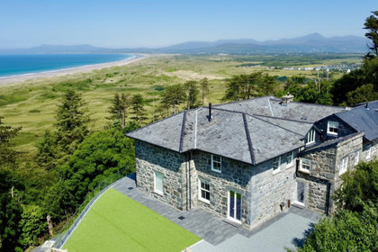 6 acres of House with Land for sale in Harlech