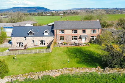 14.1 acres of Farm for sale in Pont-y-clun