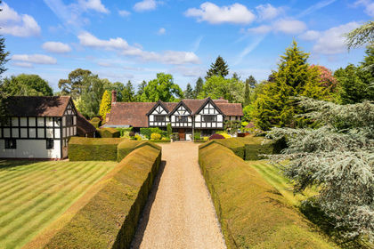 1.7 acres of House with Land for sale in Stratford-upon-Avon
