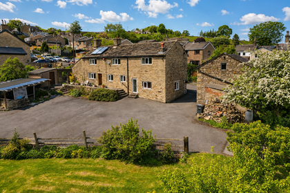 2 acres of Farmhouse for sale in New Mills
