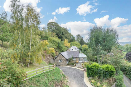1 acre of Cottage for sale in Diddlebury