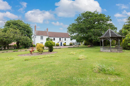 6 acres of Equestrian property for sale in Hopton-on-Sea