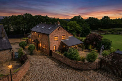 Barn Conversion for sale in Coppull